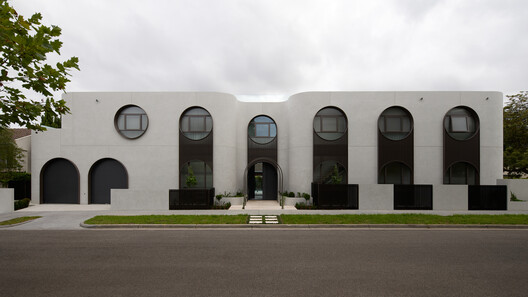 Thomas Residence / Embrace Architects