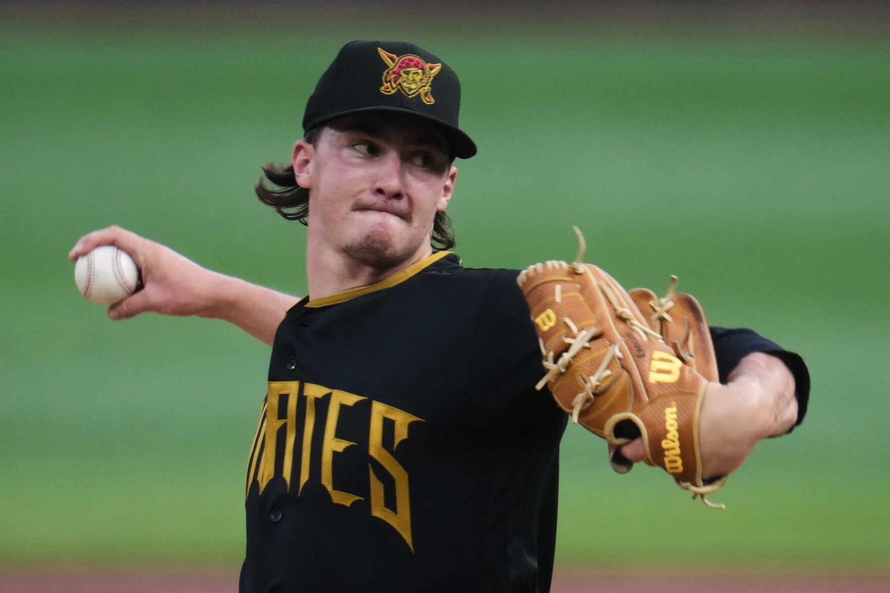 Lowe, Flores homer to power Pirates over slumping Red Sox
