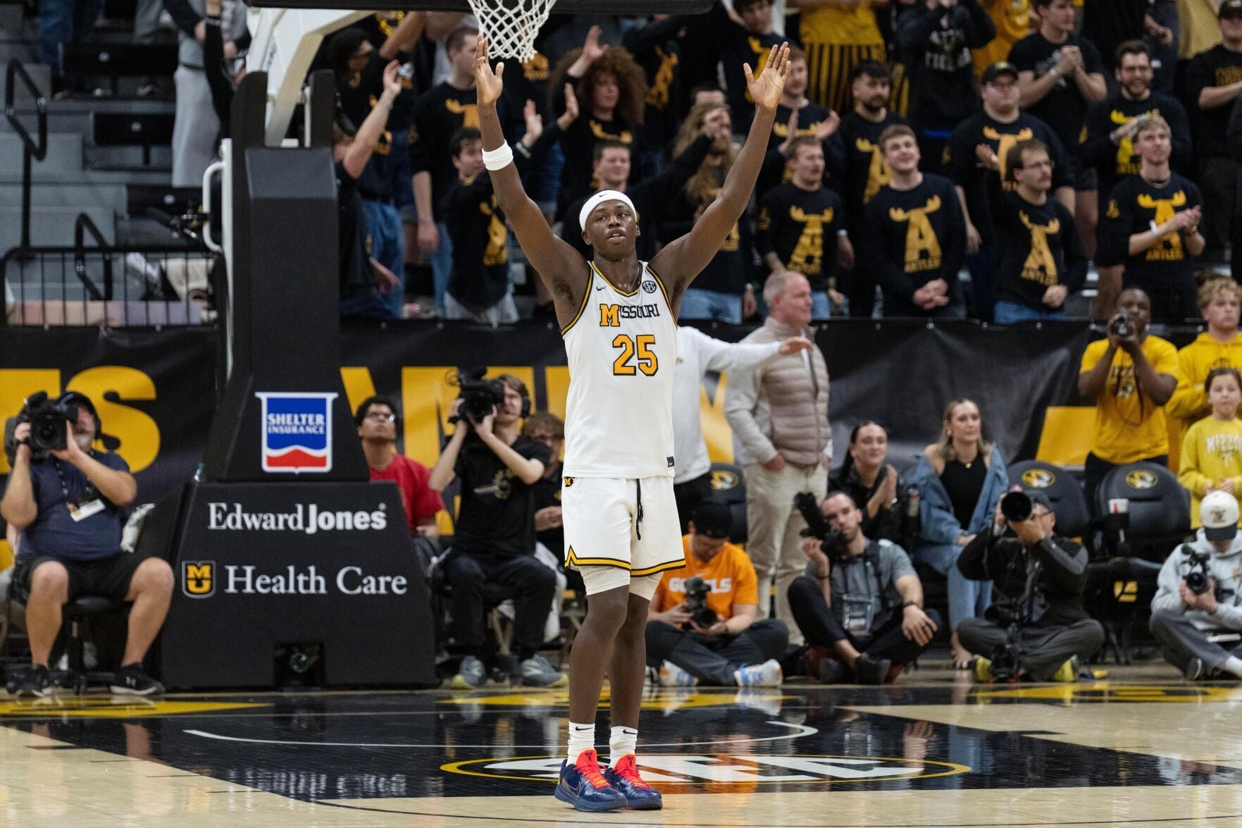 Kentucky basketball lands fifth-year Mark Mitchell as 15th roster member