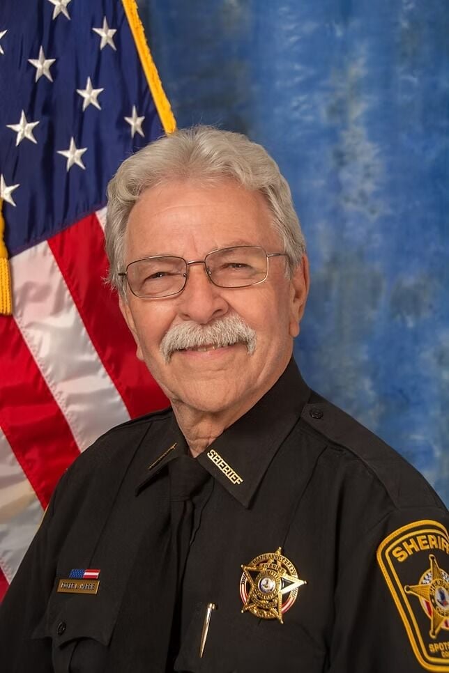 Sheriff Harris to retire, tabs chief deputy as his successor